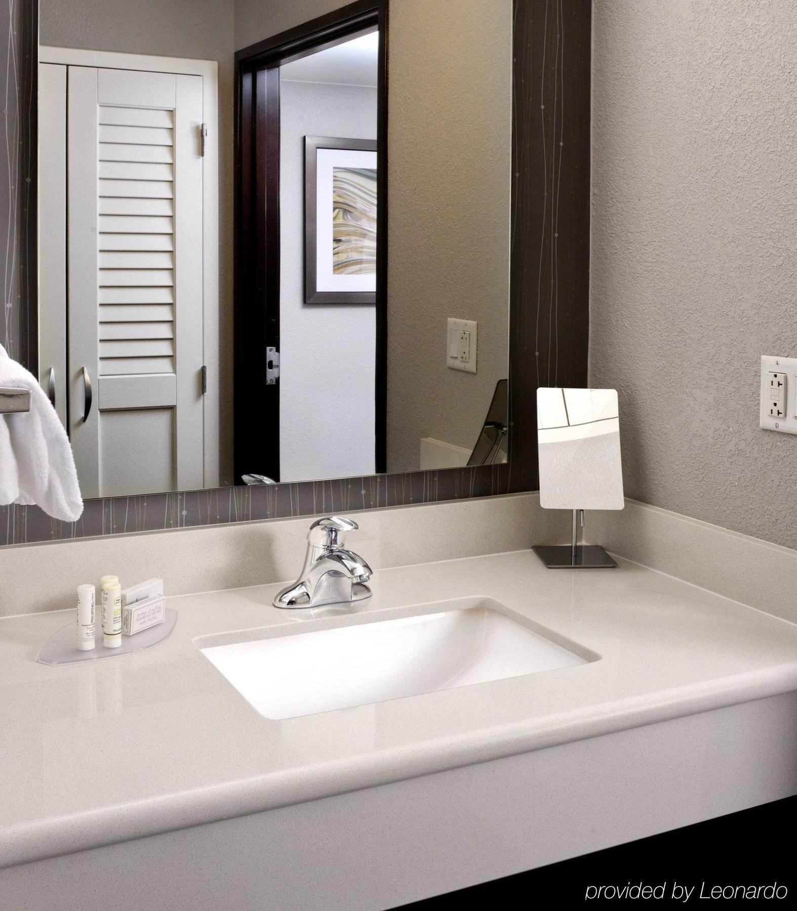 Отель Courtyard By Marriott Houston Northwest Экстерьер фото